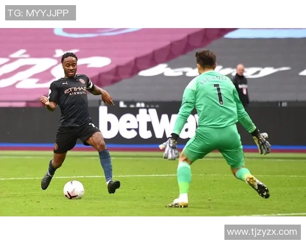 足球场意外现身昔日球星 身姿矫健令观众惊叹